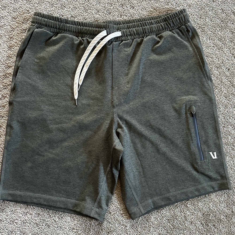 NWOT Vuori men’s Sunday Performance Shorts